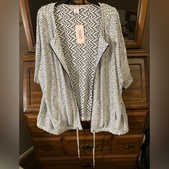 Allison Daley Jackets & Blazers - NWT Allison Daley Dillard’s black and white short sleeved zip up jacket, XL